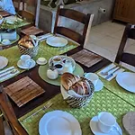 Les Peupliers Loire Bed & Breakfast 3*