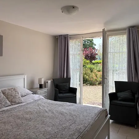 Les Peupliers Loire Bed and breakfast 3*